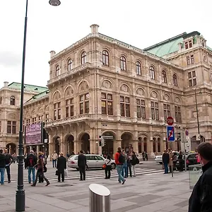 Opera Am Operneck Self Check In Viena