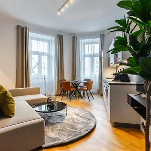 Trendy With - Smart Tv, Coffee Machine In Meidling Viena